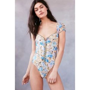 Urban Outfitters Out From Under Floral Lace Sweetheart Bodysuit